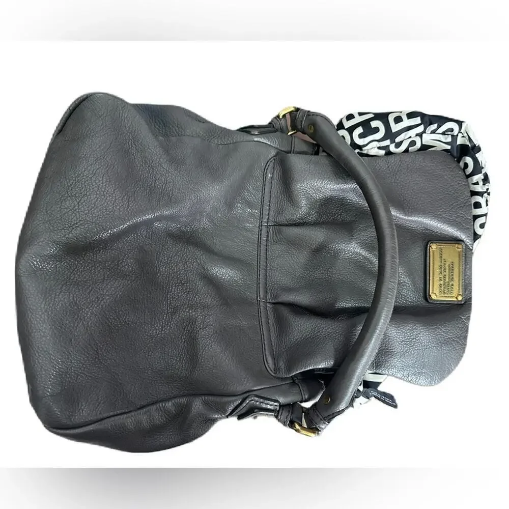 ★ EUC Marc Jacobs Pebble Leather Gray Crossbody Handbag Purse